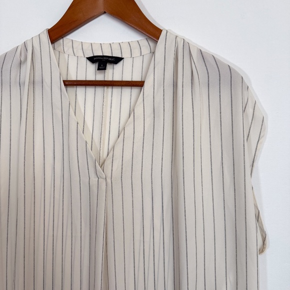 Banana Republic Ivory blouse classic v neck short sleeve pin striped size large - Picture 11 of 11
